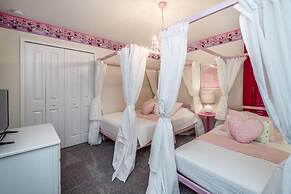 New! Champions Gate Huge Space For 16! 8 Bedroom Villa by Redawning