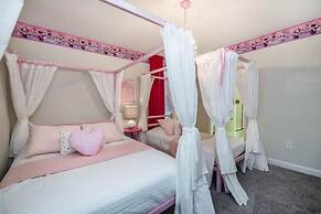 New! Champions Gate Huge Space For 16! 8 Bedroom Villa by Redawning