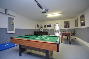 Perfect For Your Family! 4 Bedroom Villa by Redawning