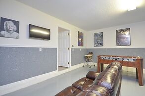 Perfect For Your Family! 4 Bedroom Villa by Redawning