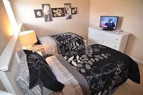 Perfect For Your Family! 4 Bedroom Villa by Redawning