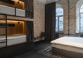 Globe Runner Rooms & Dorms