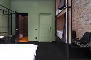 Globe Runner Rooms & Dorms