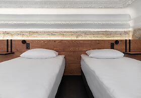 Globe Runner Rooms & Dorms