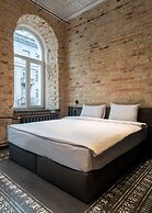 Globe Runner Rooms & Dorms