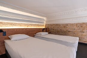 Globe Runner Rooms & Dorms