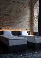 Globe Runner Rooms & Dorms