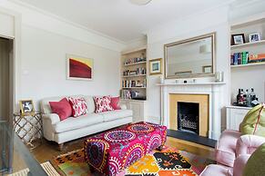 Albert Bridge Road II by Onefinestay