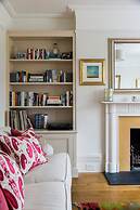 Albert Bridge Road II by Onefinestay
