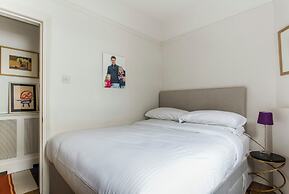 Albert Bridge Road II by Onefinestay