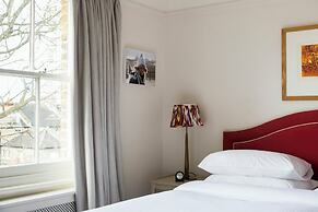 Albert Bridge Road II by Onefinestay