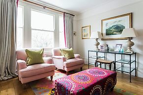 Albert Bridge Road II by Onefinestay
