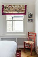 Albert Bridge Road II by Onefinestay