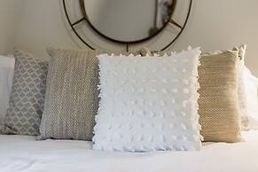 Homey & Elegant 3-bedroom House in the Annex