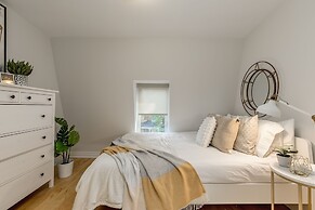 Homey & Elegant 3-bedroom House in the Annex