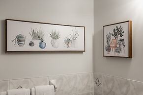 Homey & Elegant 3-bedroom House in the Annex