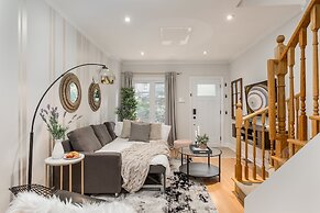 Homey & Elegant 3-bedroom House in the Annex