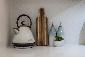 Homey & Elegant 3-bedroom House in the Annex