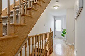 Homey & Elegant 3-bedroom House in the Annex