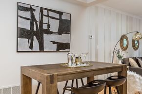 Homey & Elegant 3-bedroom House in the Annex