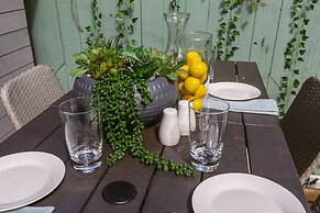 Homey & Elegant 3-bedroom House in the Annex