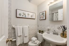 Homey & Elegant 3-bedroom House in the Annex