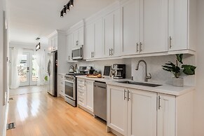 Homey & Elegant 3-bedroom House in the Annex