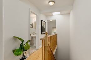 Homey & Elegant 3-bedroom House in the Annex