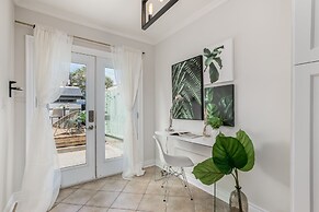 Homey & Elegant 3-bedroom House in the Annex