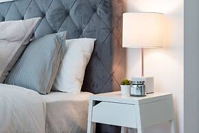 Elegant & Modern 2-bedroom Condo