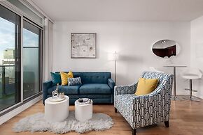 Elegant & Modern 2-bedroom Condo