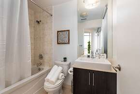 Elegant & Modern 2-bedroom Condo