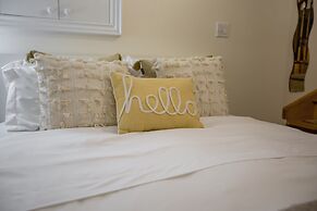 Cozy Basement Studio