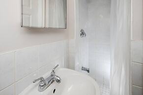 Cozy Basement Studio