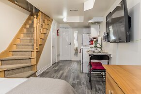 Cozy Basement Studio