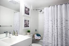 Luxury Open-concept & Lake View