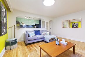Colourful 2-bedroom Apartment