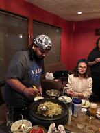 Happy Closet & Wasamon Hostel