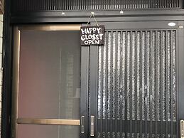 Happy Closet & Wasamon Hostel