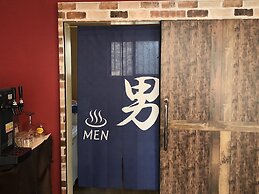 Happy Closet & Wasamon Hostel