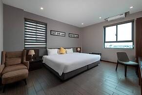 Golden Season Hotel