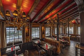 Le Coucou Hotel & Restaurant
