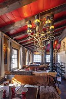 Le Coucou Hotel & Restaurant