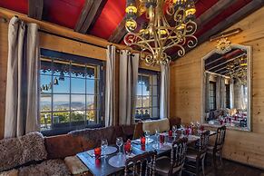 Le Coucou Hotel & Restaurant