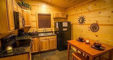 Sunsettin Cabin With Fireplace, Free Wifi, and Parking Onsite by Redaw