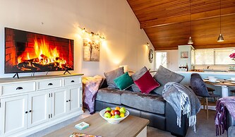 Beautiful Spacious Lake View City Townhouse