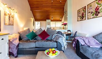 Beautiful Spacious Lake View City Townhouse