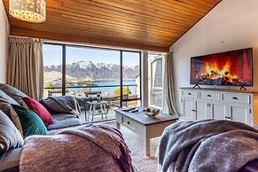 Beautiful Spacious Lake View City Townhouse