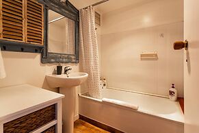 Beautiful Spacious Lake View City Townhouse