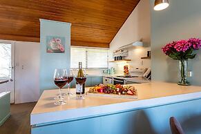 Beautiful Spacious Lake View City Townhouse